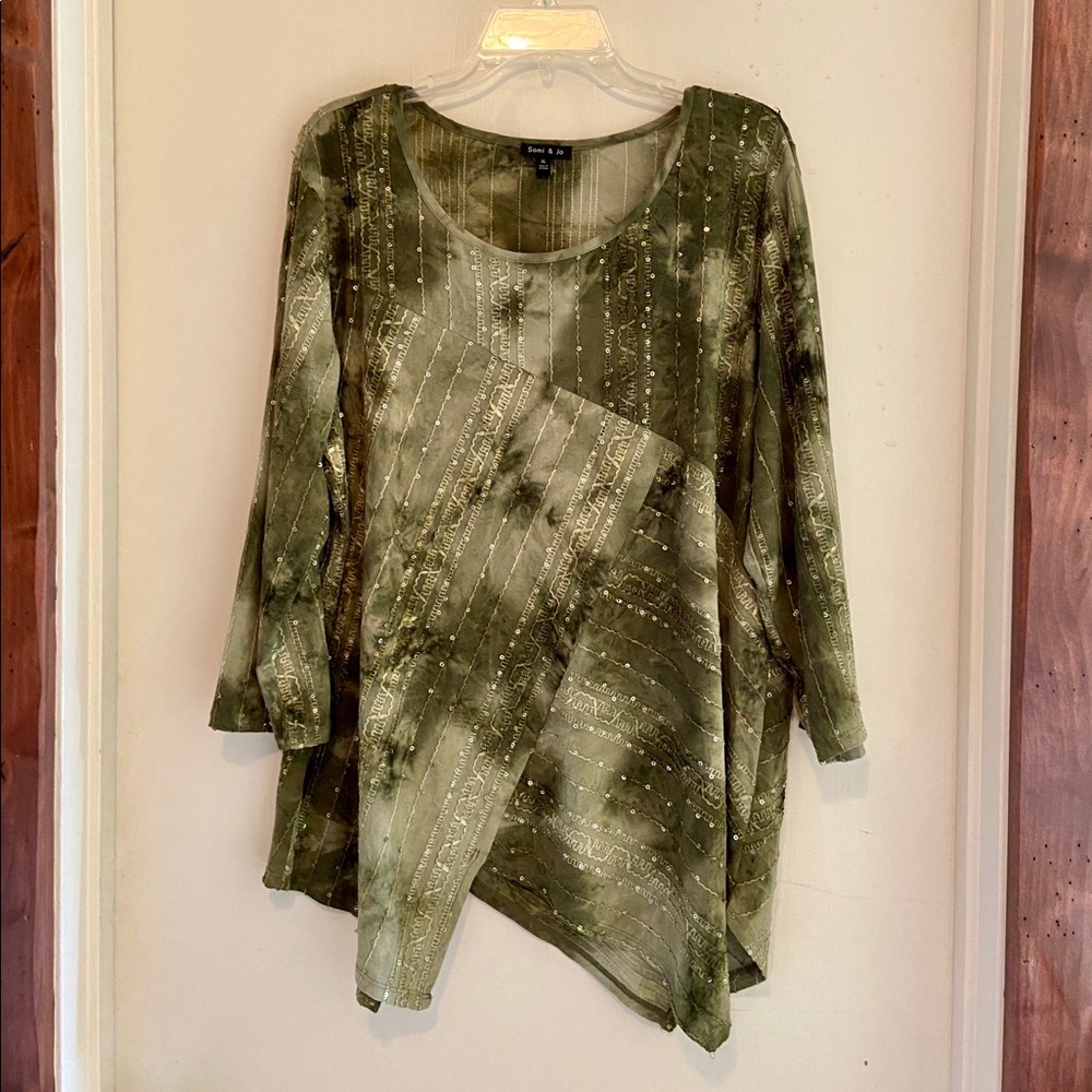 🔸Embroidered Embellished Top🔸